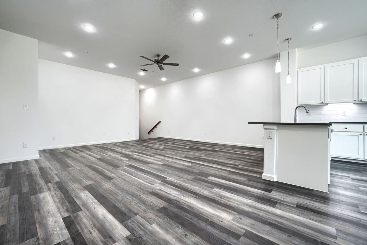 346 Buck Ridge Dr - Photo 3 of 17