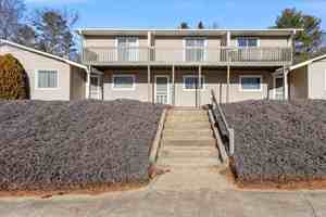 featured image of 15 Woodstone Dr