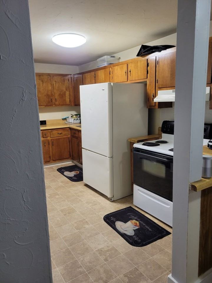 27 Pine St #A - Photo 7 of 14