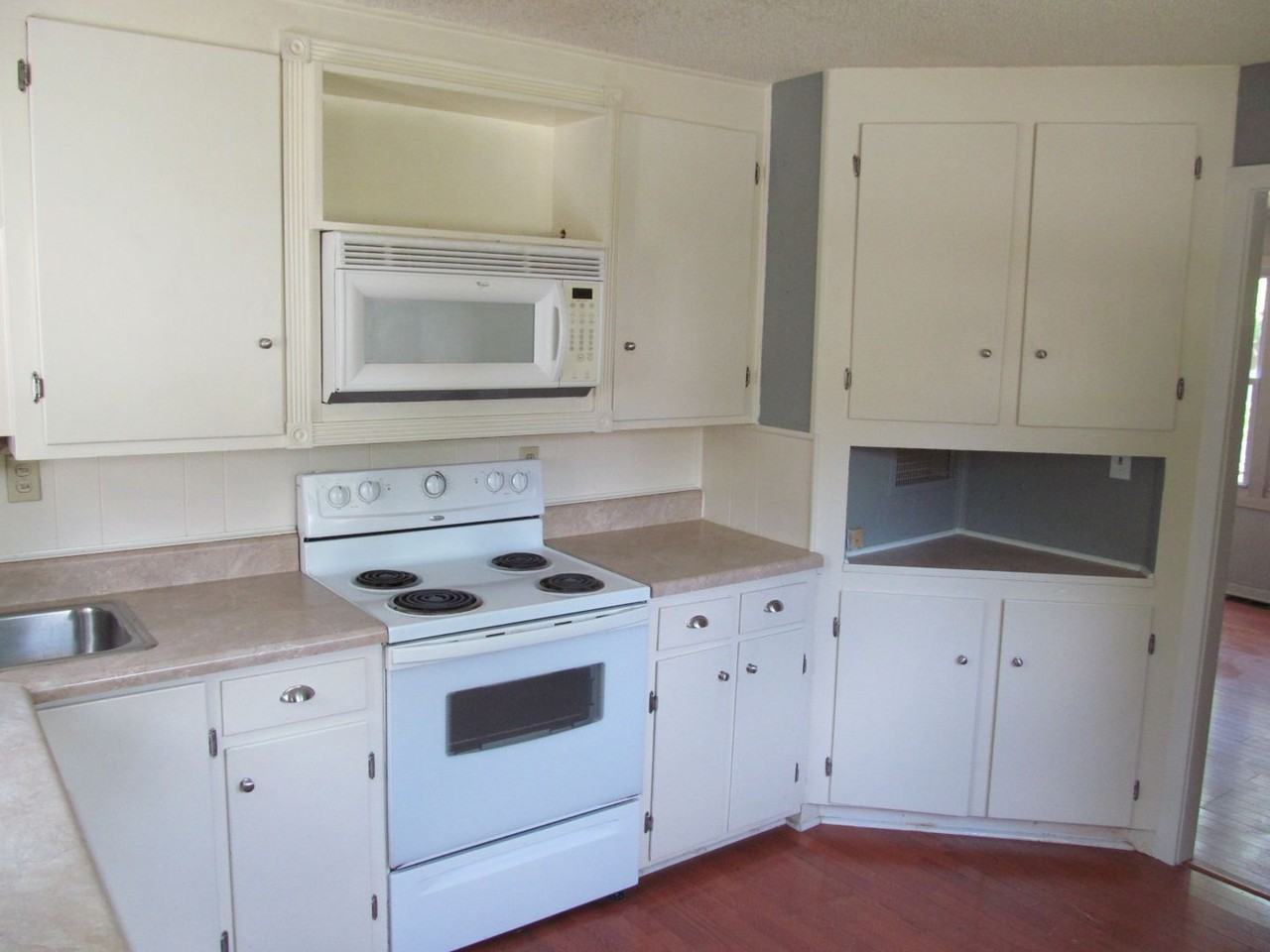 1047 Irving St - Photo 3 of 11