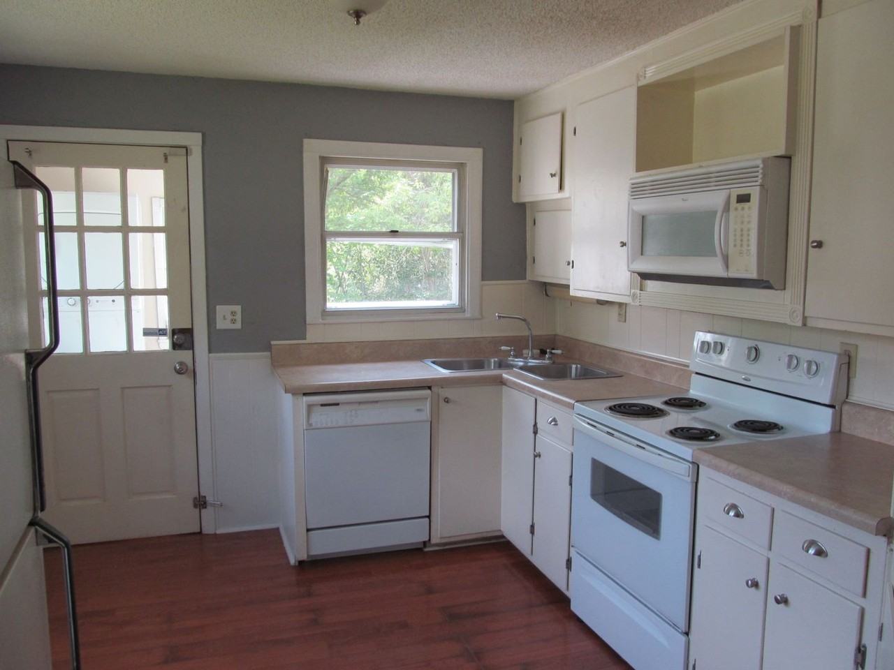 1047 Irving St - Photo 4 of 11