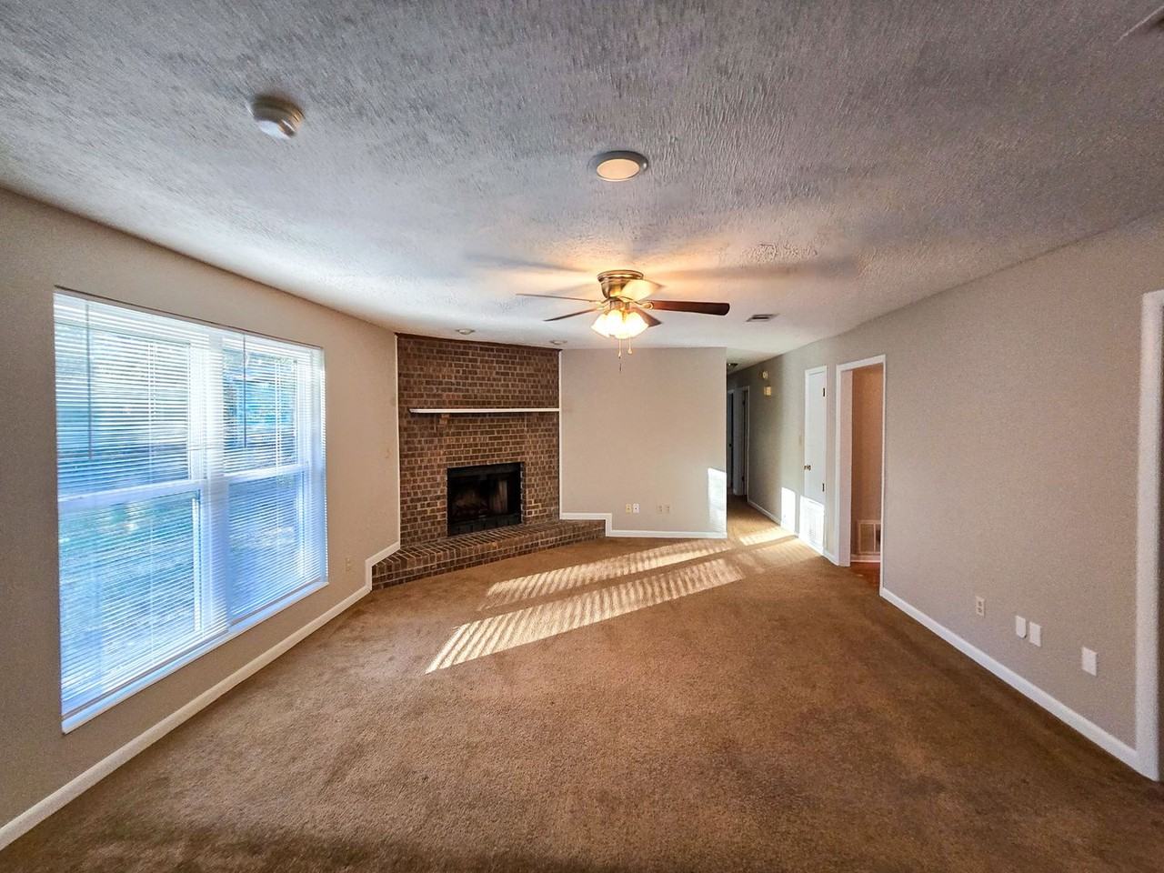 1109 Sussex Ln - Photo 2 of 19