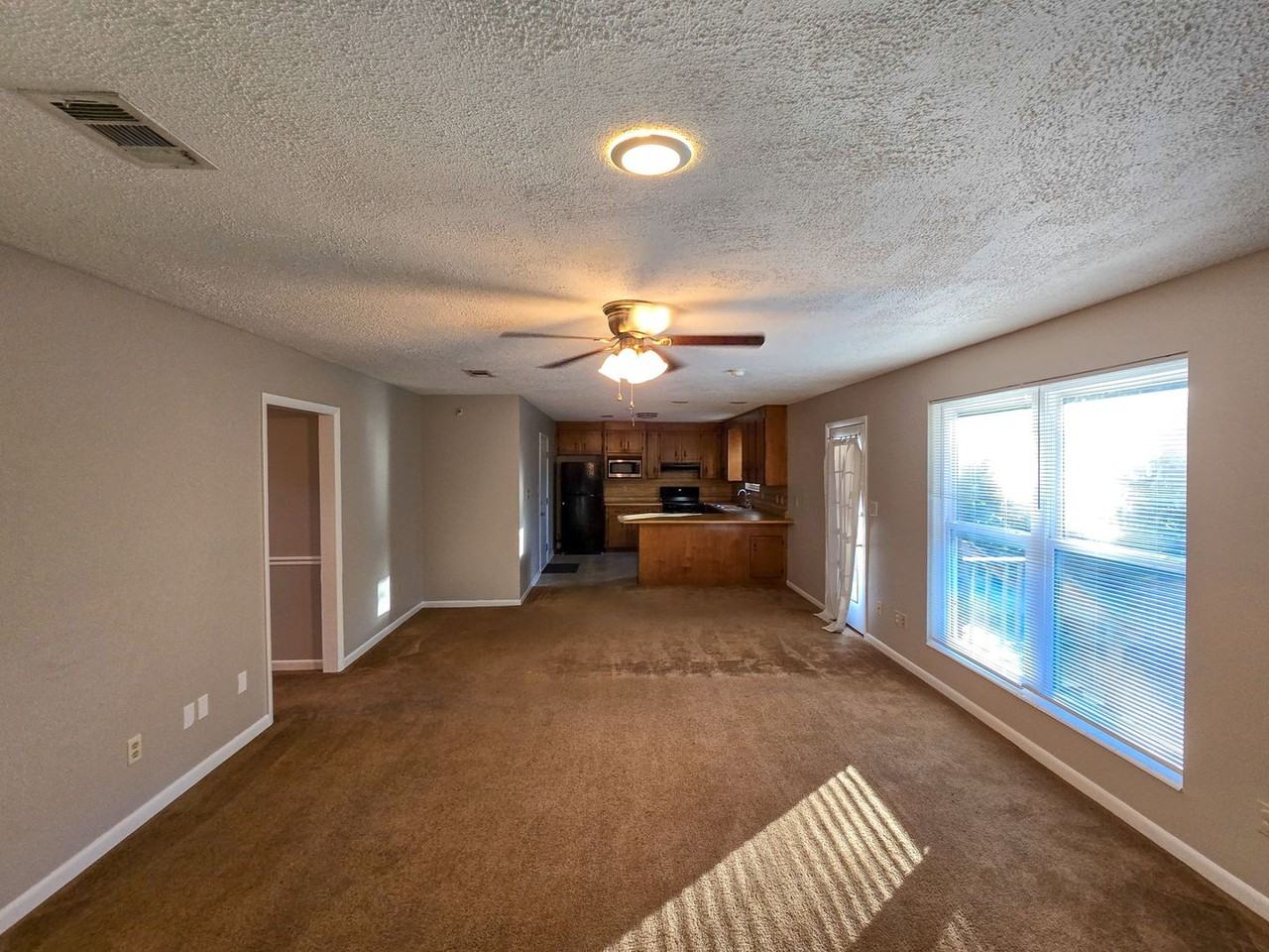 1109 Sussex Ln - Photo 3 of 19