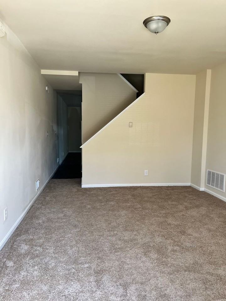 2310 Jefferson St - Photo 6 of 23