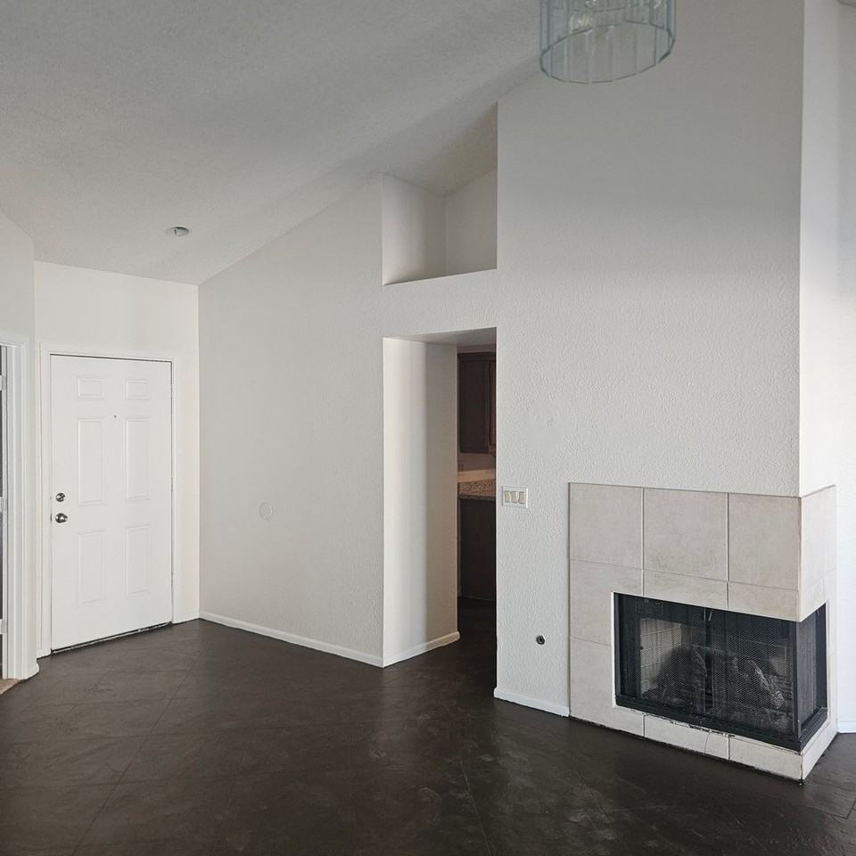 10508 W Griswold Rd - Photo 2 of 21