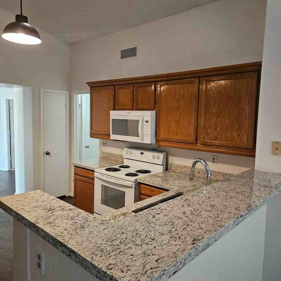 10508 W Griswold Rd - Photo 5 of 21