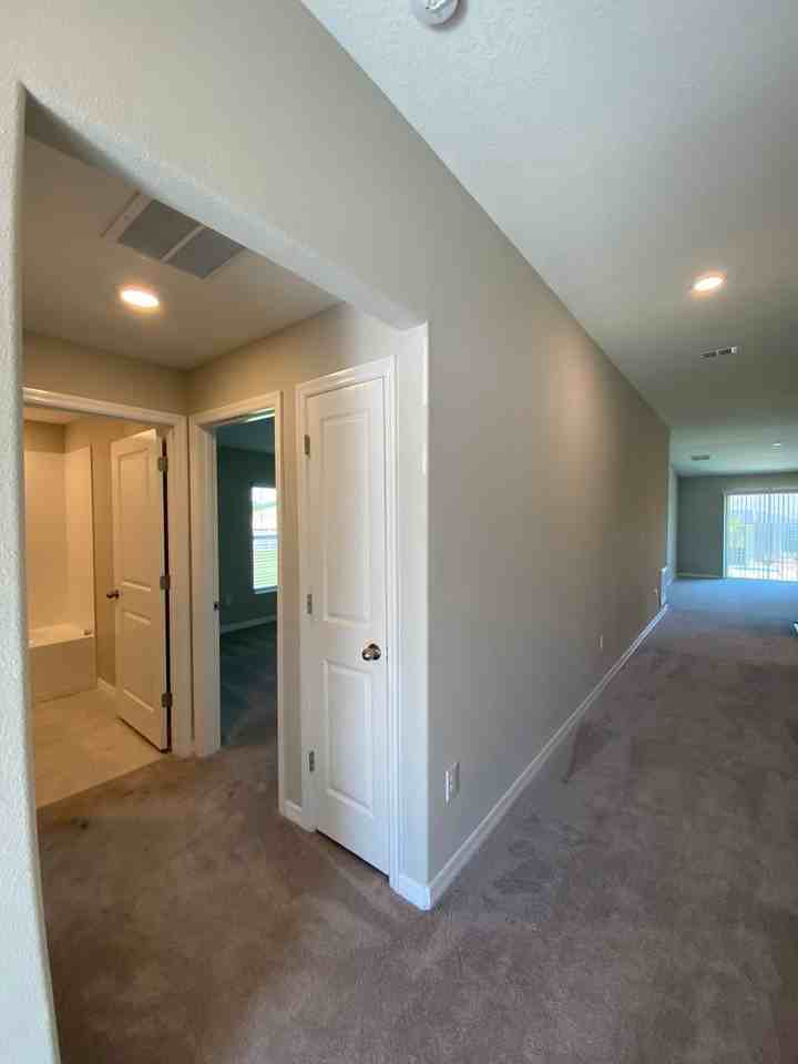 12257 Se 100th Ave - Photo 4 of 31