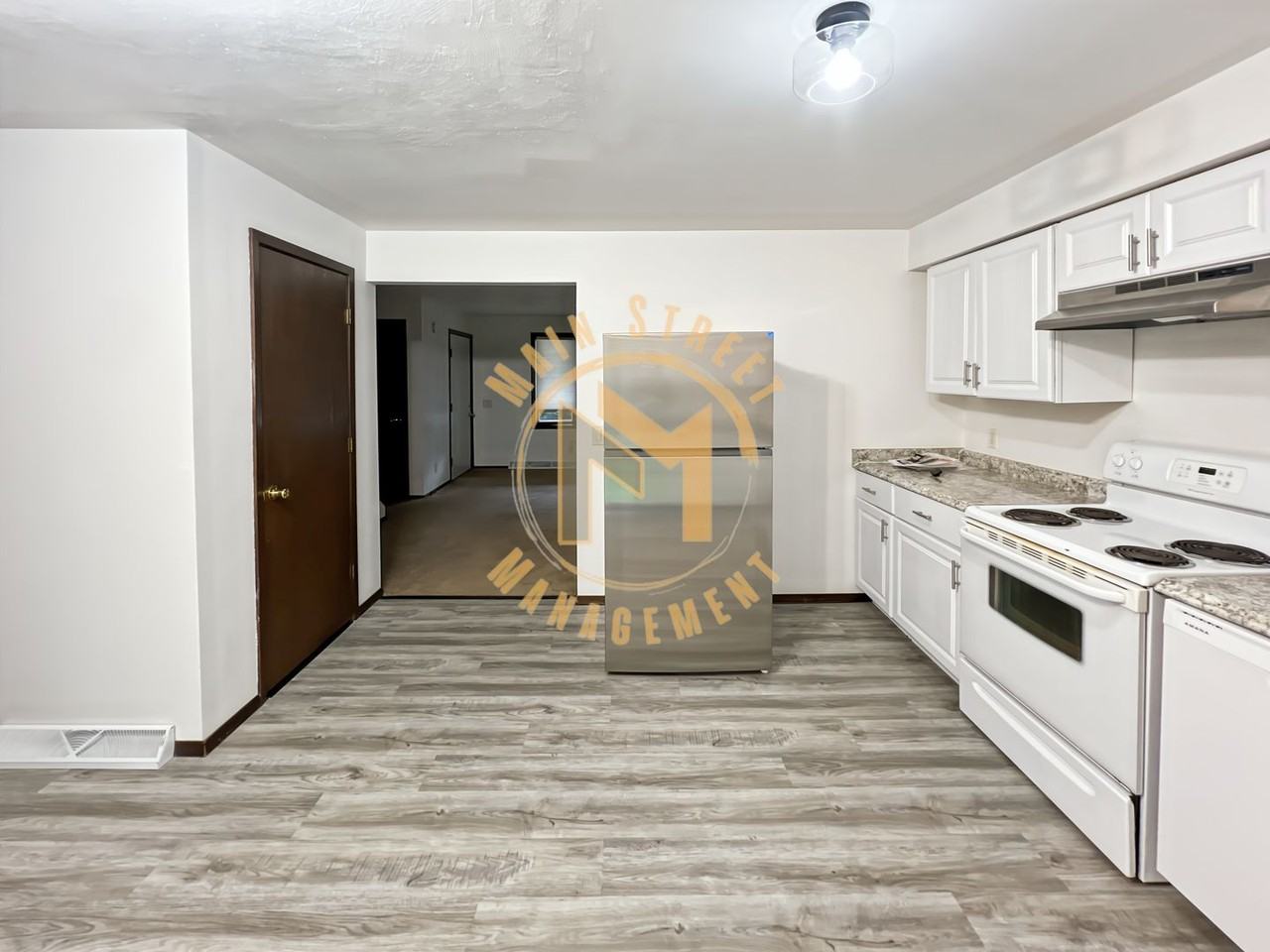 725 N Division St - Photo 3 of 11