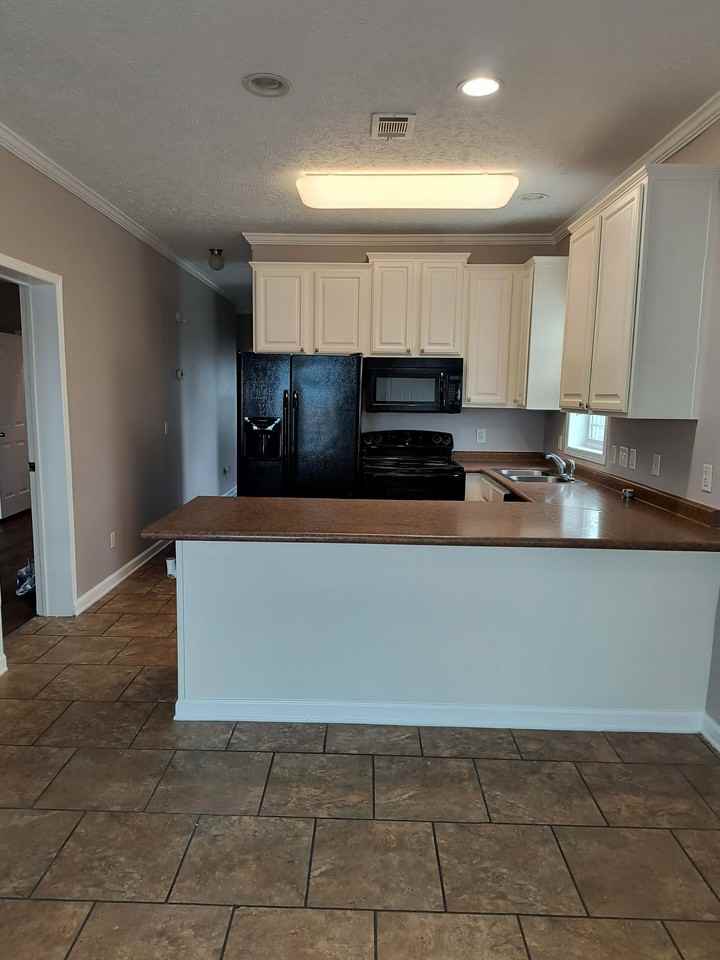 3 bedroom 2 bathroom townhouse in Ocean Springs - Photo 2 of 15