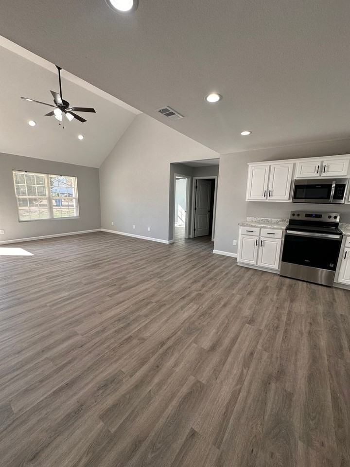 178 Hunington Cir - Photo 2 of 34