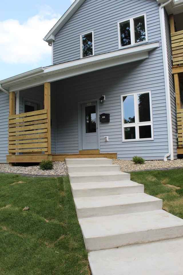 408 W Main St - Photo 2 of 16