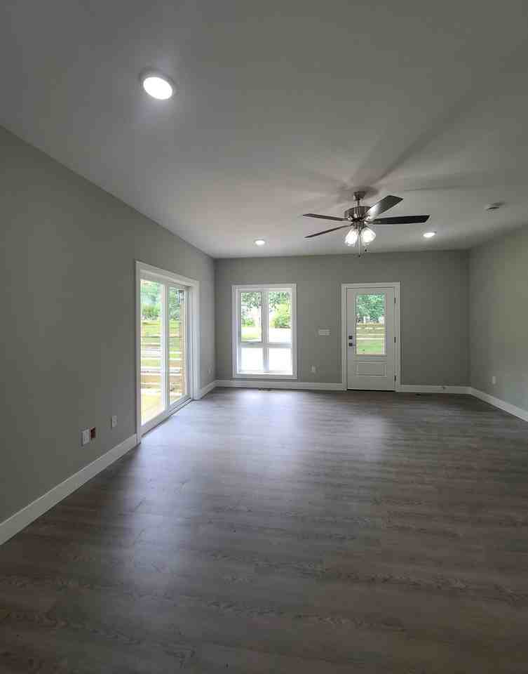 408 W Main St - Photo 7 of 16