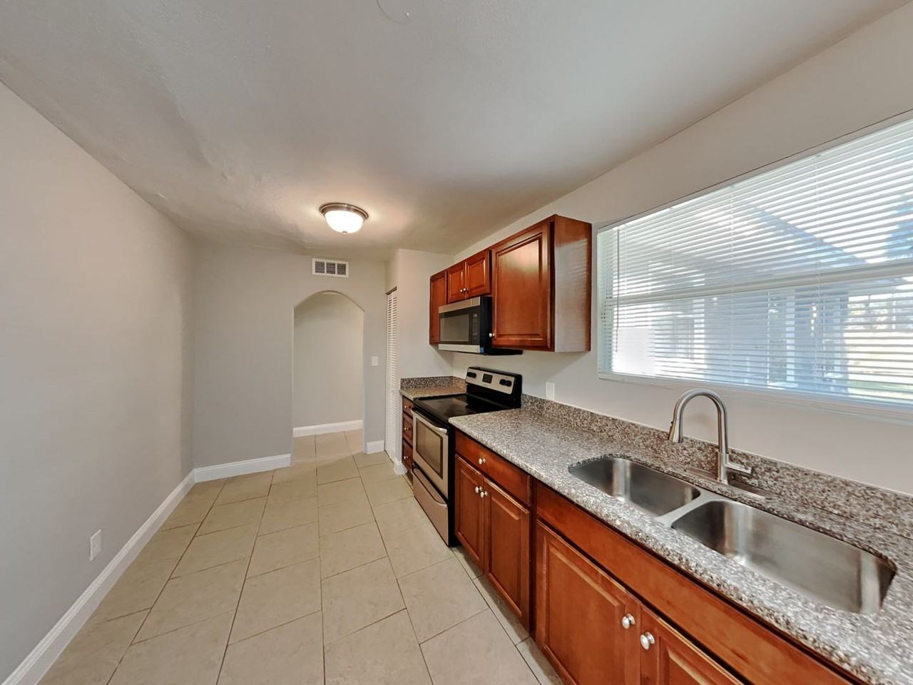 831 Leonie Cir - Photo 3 of 15