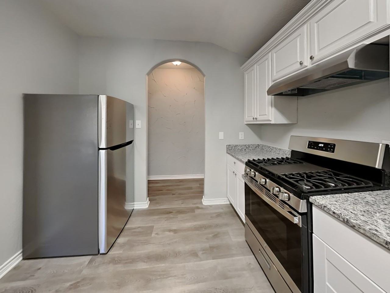 403 Goodyear St - Photo 3 of 29