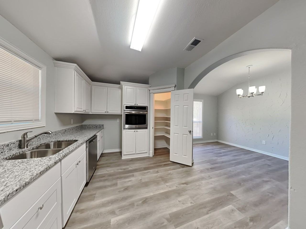 403 Goodyear St - Photo 5 of 29