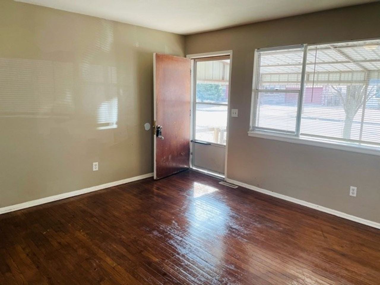 3024 S Saint Paul Ave - Photo 3 of 15