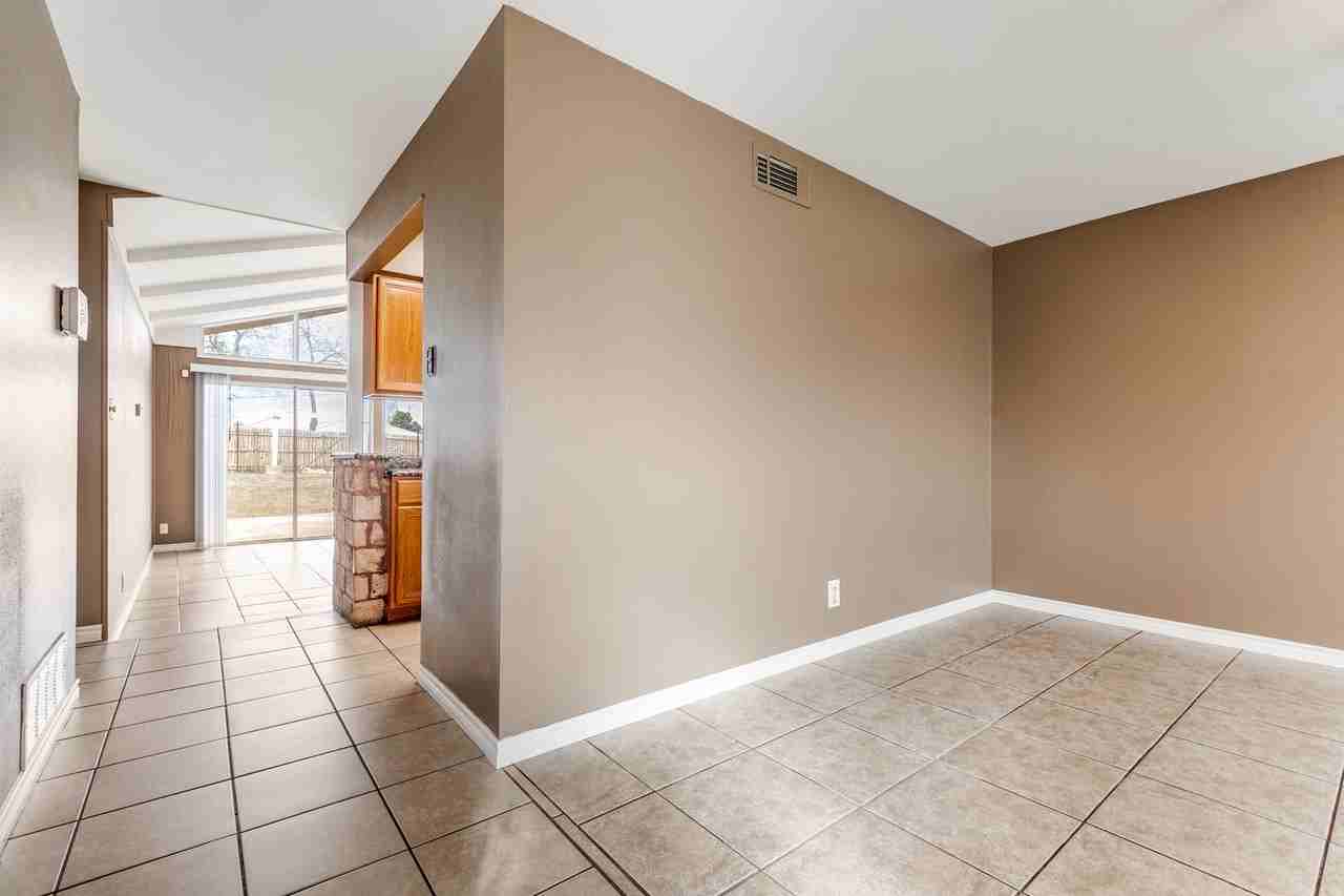 7923 Briaridge Dr - Photo 4 of 25