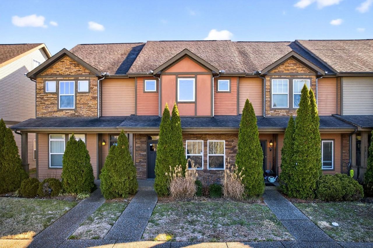 2220 Smedley Ln - Photo 3 of 39