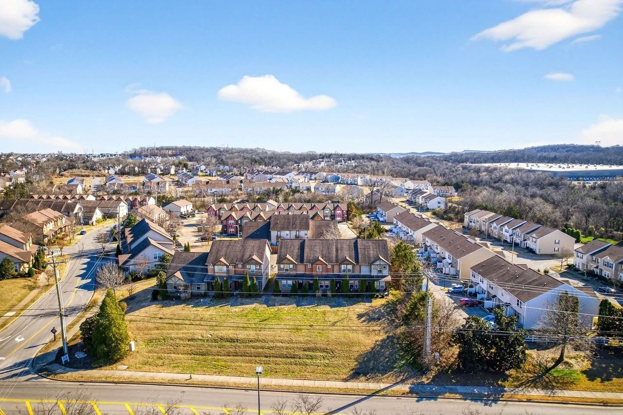 2220 Smedley Ln - Photo 6 of 39