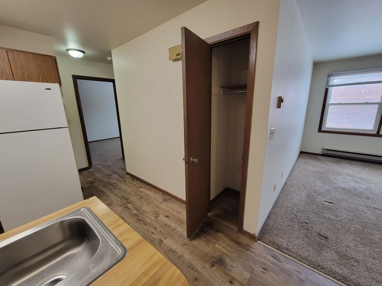 1032 Imperial Circle - Photo 6 of 16