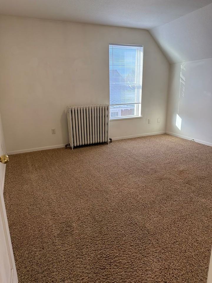 376 Alger St - Photo 5 of 12