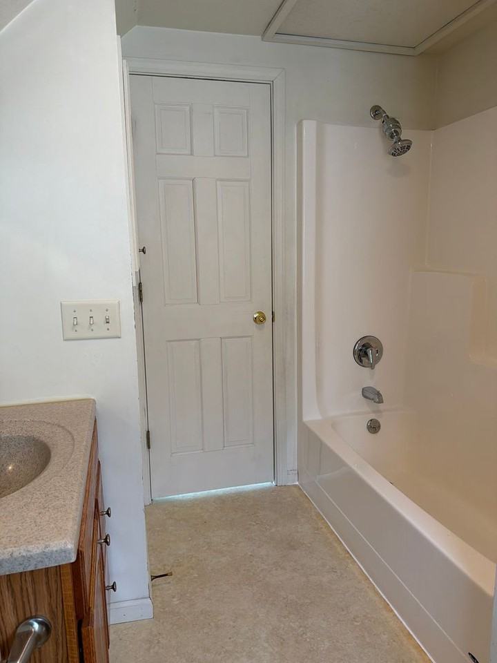 376 Alger St - Photo 7 of 12