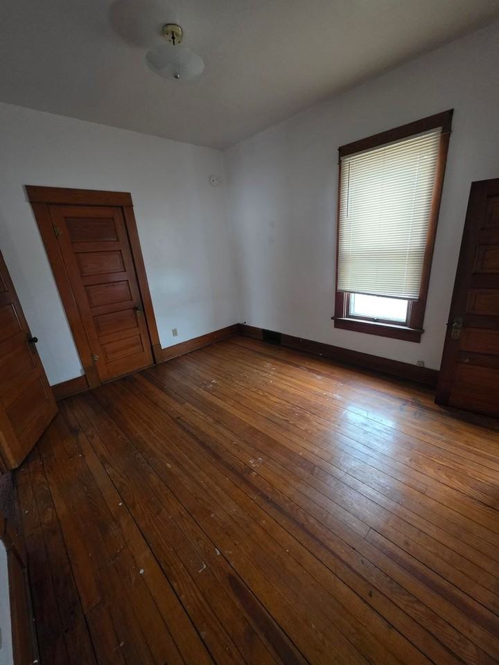 210 S 8th St - Photo 3 of 4