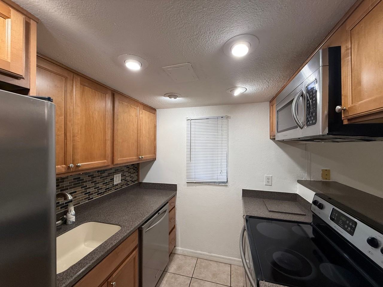 633 S Palmetto Ave - Photo 7 of 20