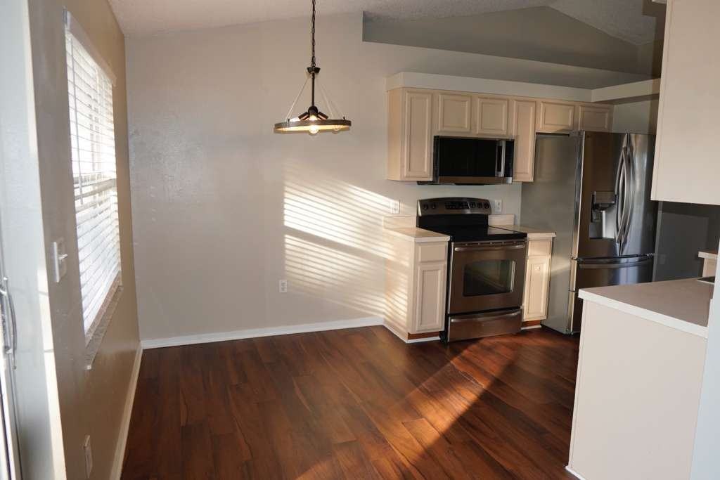 3175 Victoria Dr #1 - Photo 4 of 20