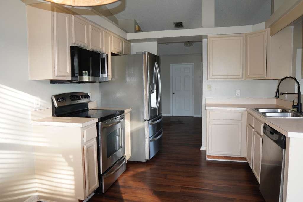 3175 Victoria Dr #1 - Photo 5 of 20