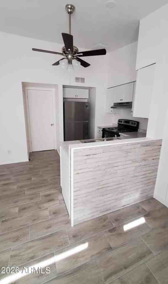 302 S Westfall Ave Apt 2 #2 - Photo 3 of 19