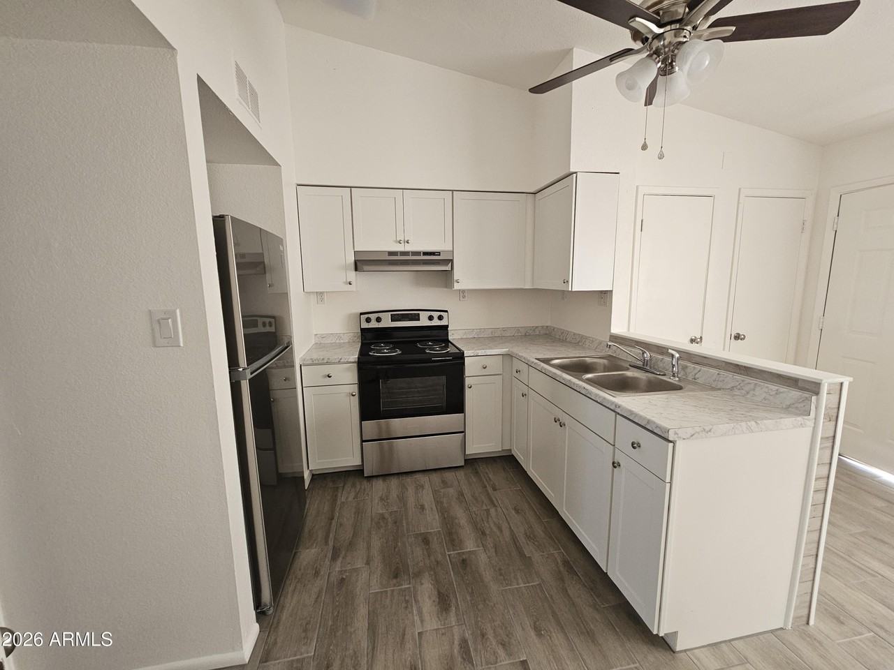 302 S Westfall Ave Apt 2 #2 - Photo 4 of 19