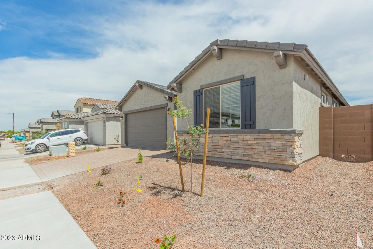 8529 S 67th Dr - Photo 3 of 32