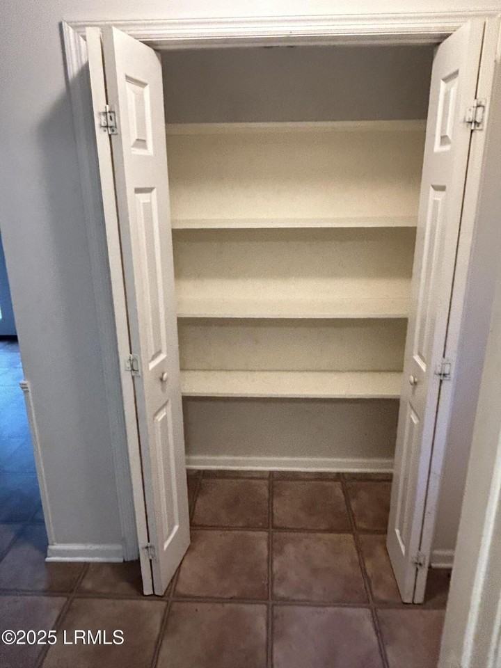 661 Sams Point Rd - Photo 3 of 18