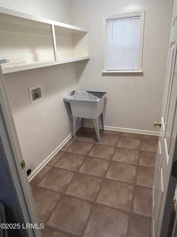 661 Sams Point Rd - Photo 4 of 18