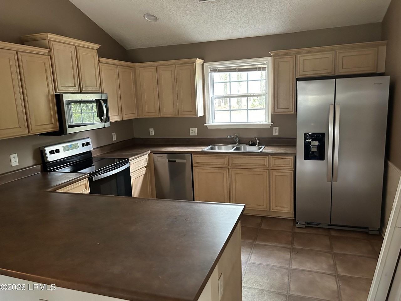 661 Sams Point Rd - Photo 5 of 18