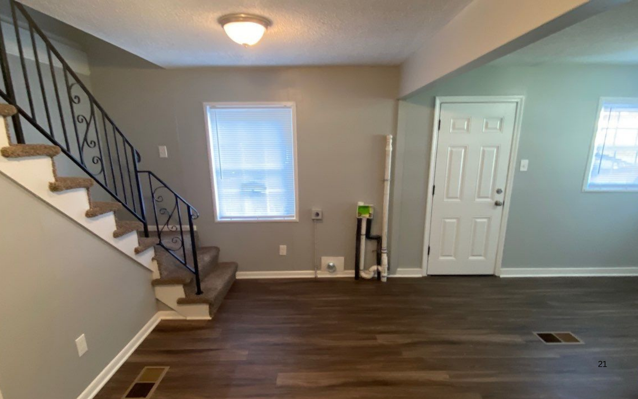 1392 Kyle St #1 - Photo 4 of 14