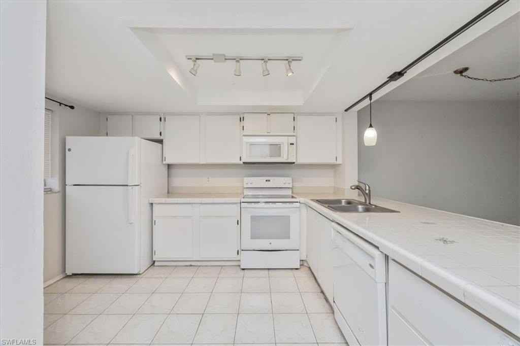 2350 Naples Trace Cir Unit 6-608 #6-608 - Photo 5 of 20