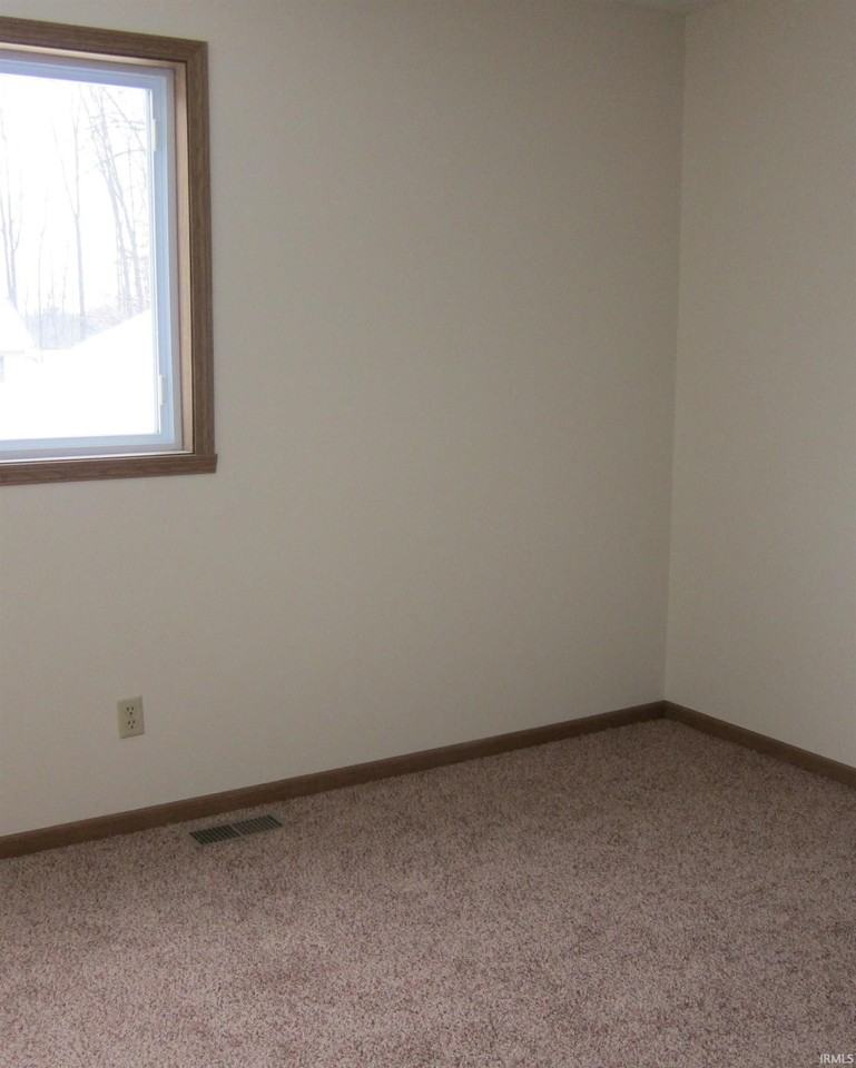 1040 N Forest View Dr N - Photo 4 of 11