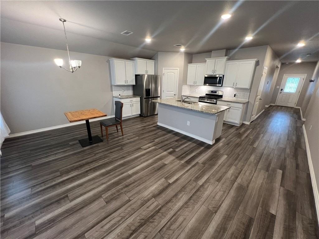 1353 Regents Park Ln - Photo 3 of 17