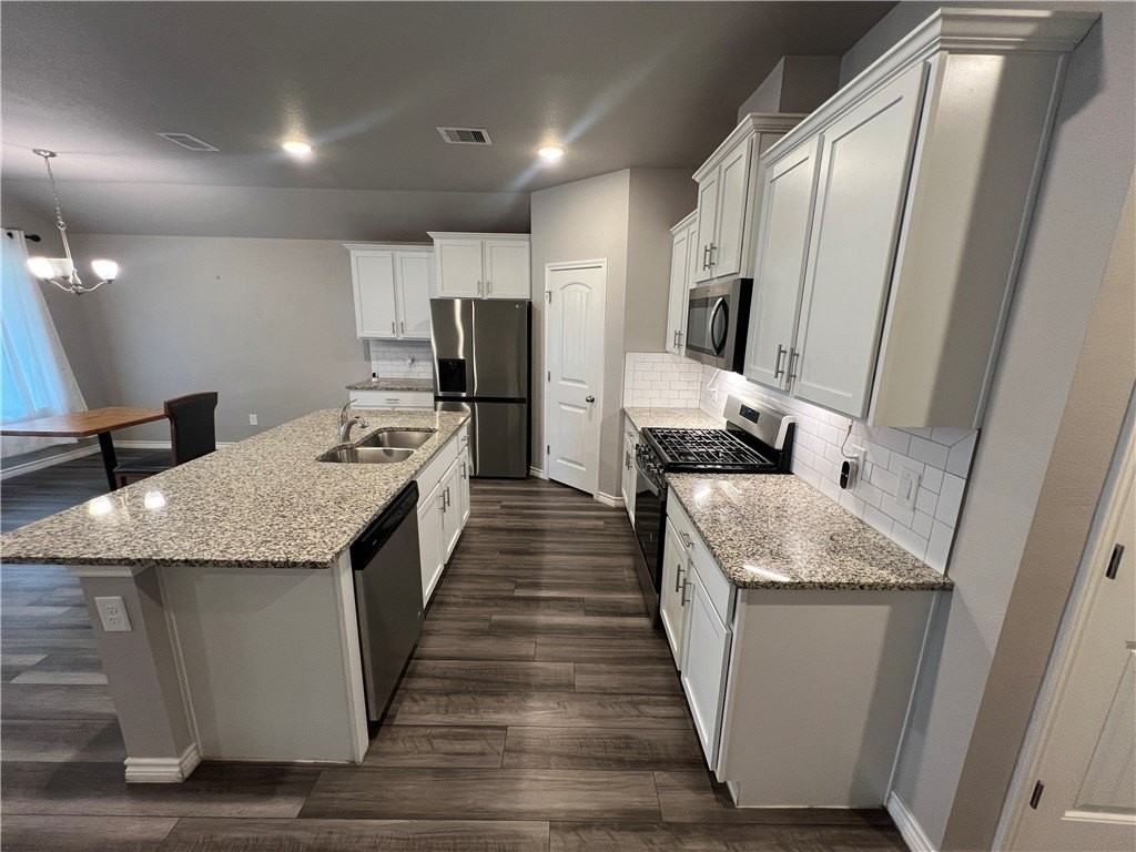 1353 Regents Park Ln - Photo 4 of 17