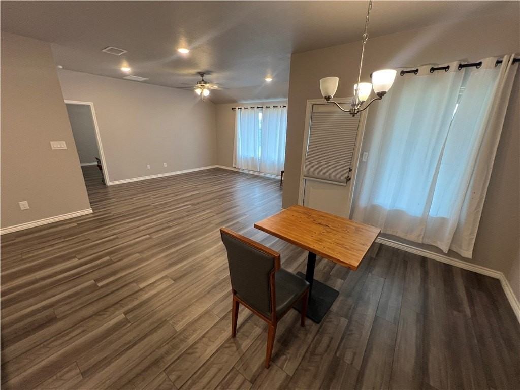 1353 Regents Park Ln - Photo 5 of 17