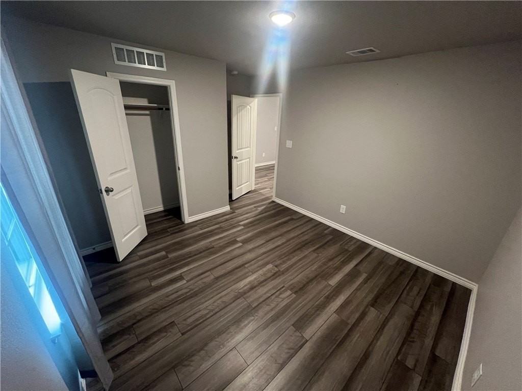 1353 Regents Park Ln - Photo 6 of 17