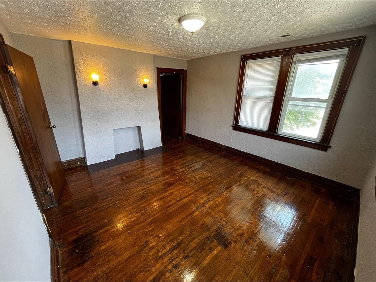 738 N Dawson Ave - Photo 2 of 6