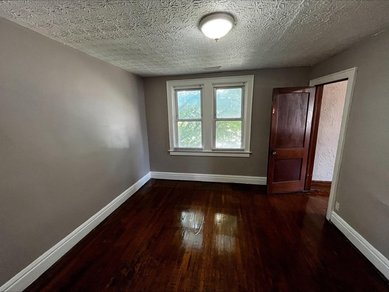 738 N Dawson Ave - Photo 5 of 6