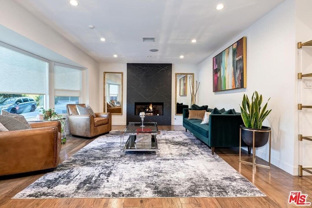 3350 Coy Dr - Photo 3 of 34