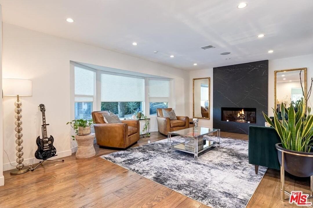 3350 Coy Dr - Photo 4 of 34