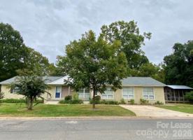 featured image of 4201 University Dr