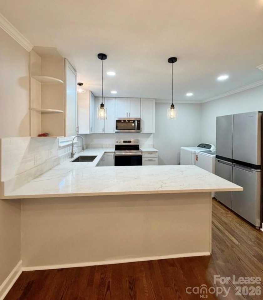 4201 University Dr - Photo 3 of 31