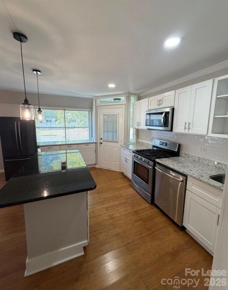 4201 University Dr - Photo 6 of 31